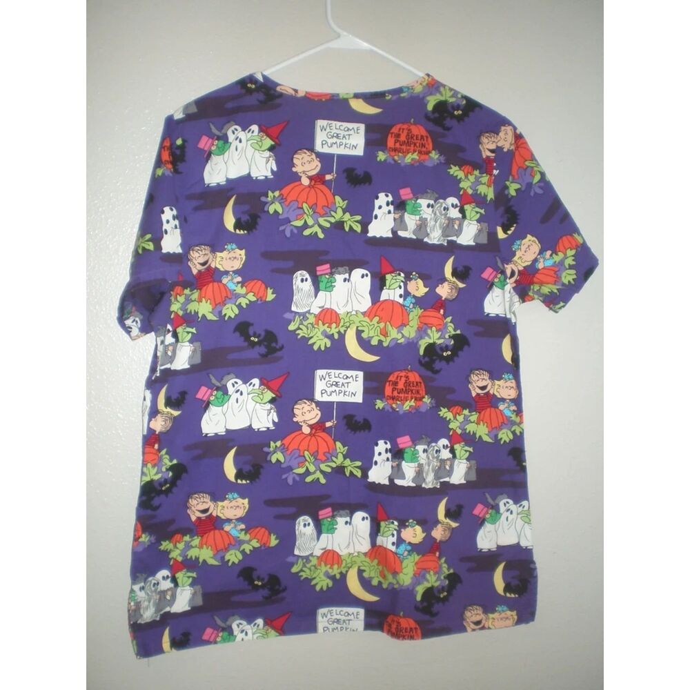 T11 Peanuts Charlie Brown Great Pumpkin Halloween V-Neck Scrub Top Med. Purple